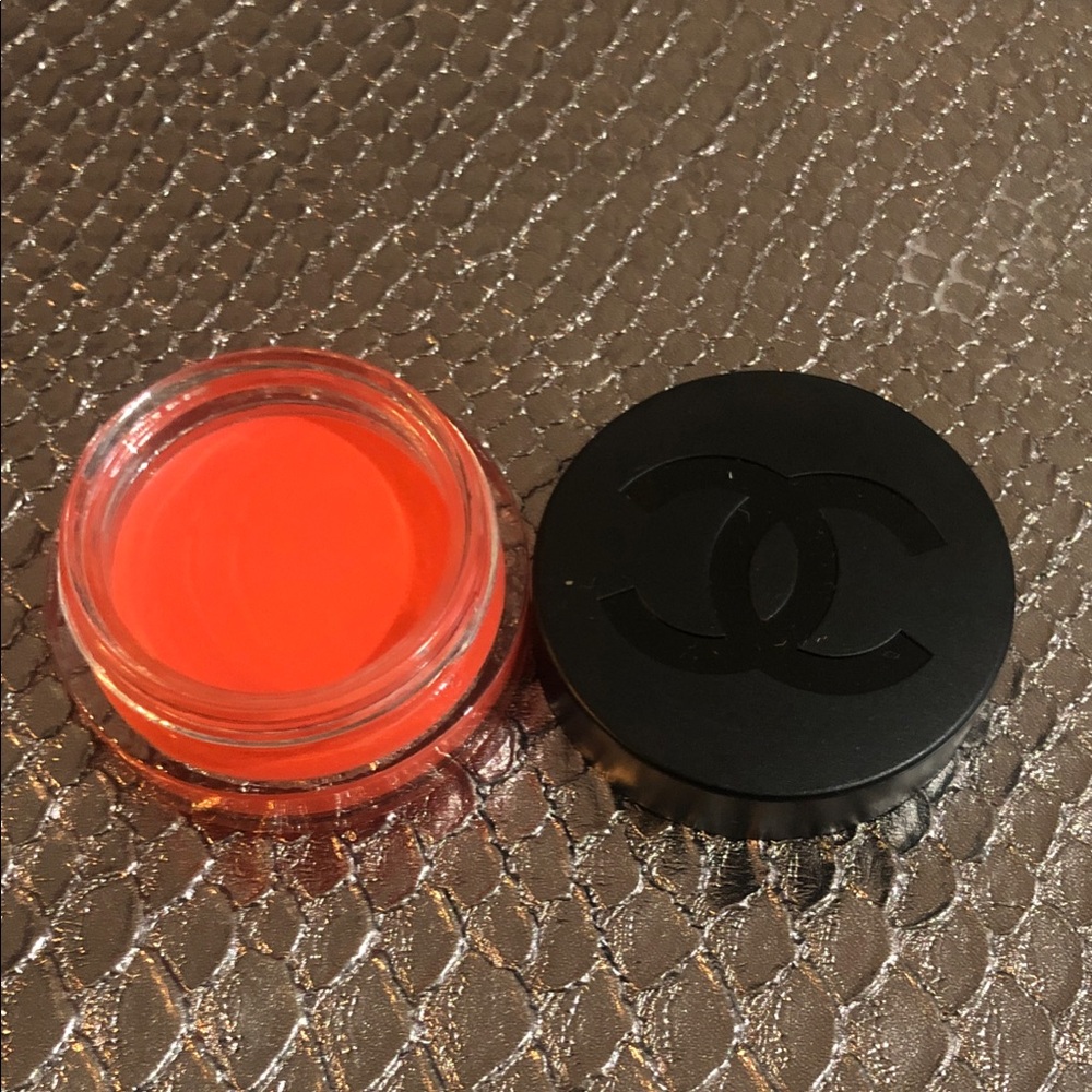 CHANEL N°1 De Chanel Wake-Up Pink Lip & Cheek Balm - Soft Pink - Picture 2 of 3